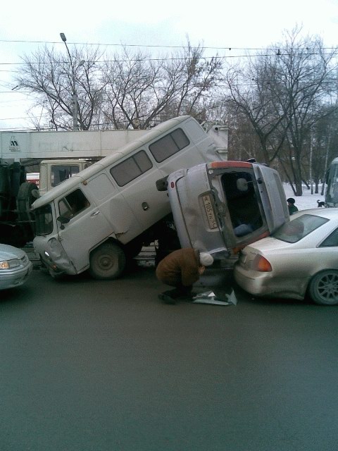 В городе рекомендую ездить на КРАЗе